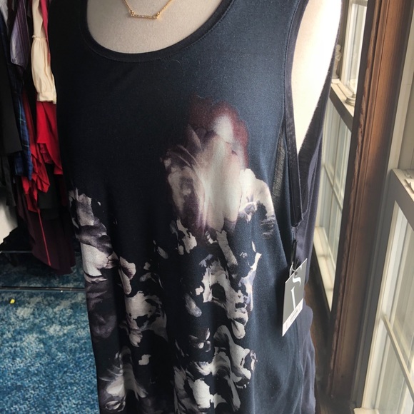Vera Wang Soft Watercolor Tank! - Picture 4 of 8